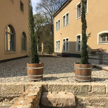 דירה Lavendel With Sauna, Terrace, And Garden פירנה