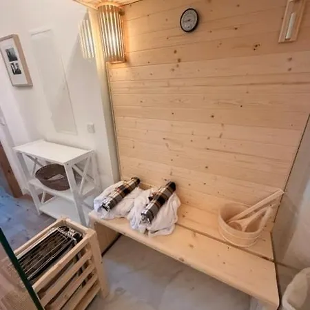 דירה Lavendel With Sauna, Terrace, And Garden פירנה