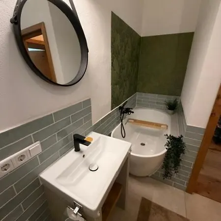 דירה Lavendel With Sauna, Terrace, And Garden פירנה